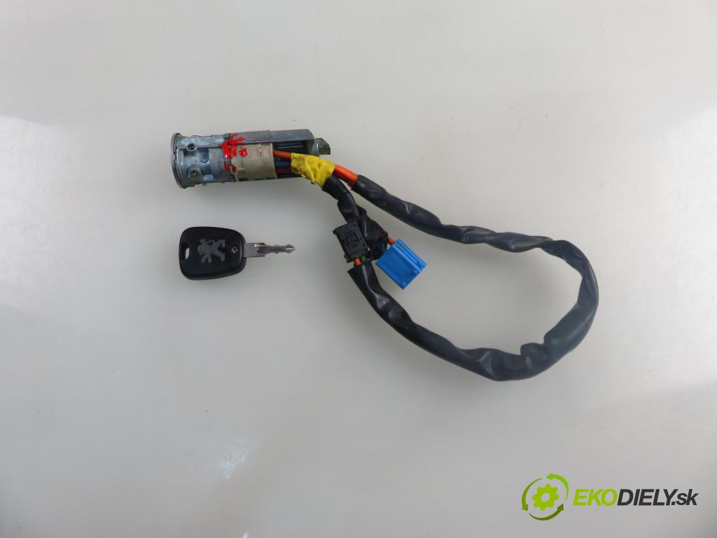 PEUGEOT 206 SW (2E/K) KOMBI 2004 50,00 1.4 HDi - 8HX (DV4TD) 1398,00 spinačka  (Spínacia skrinka)