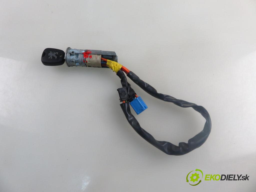 PEUGEOT 206 SW (2E/K) KOMBI 2004 50,00 1.4 HDi - 8HX (DV4TD) 1398,00 spinačka  (Spínacia skrinka)