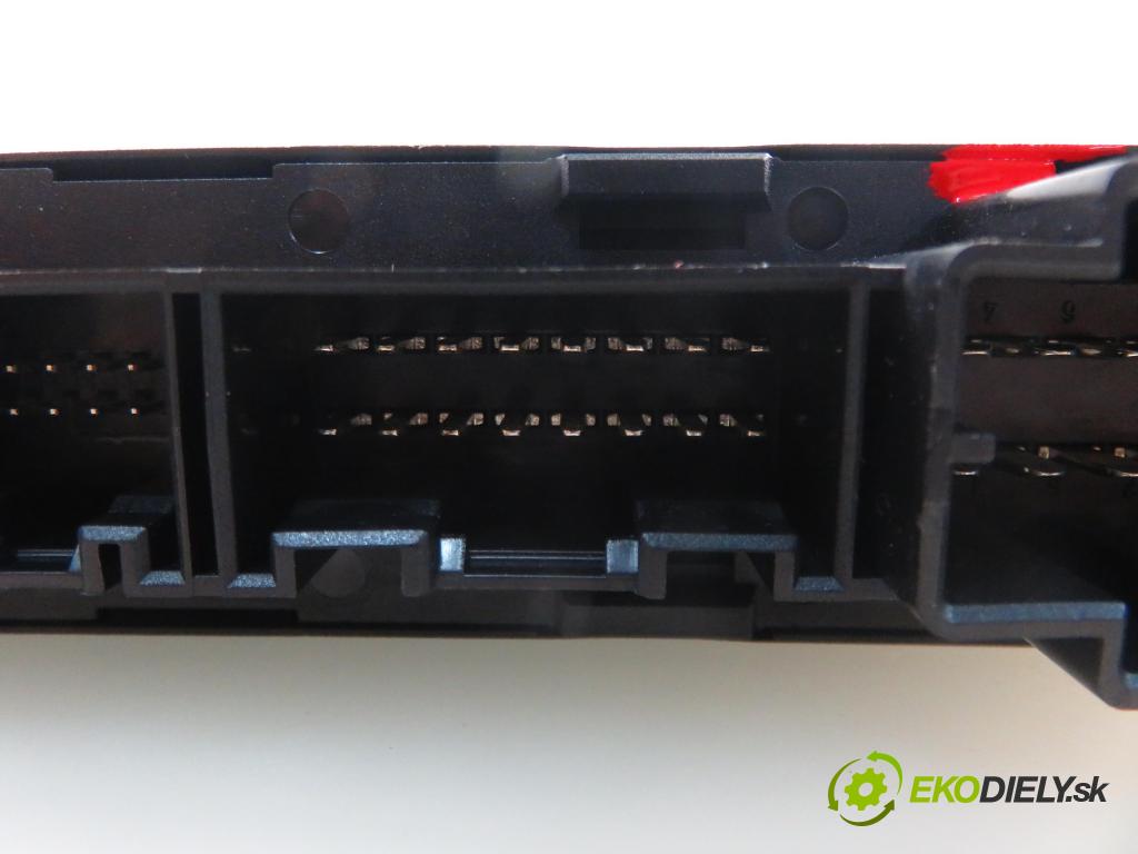AUDI A4 (8E2, B6) SEDAN 2002 74,00 1.9 TDI PD 101 - AVB 1896,00 MODUL komfortu 8E0959433AE