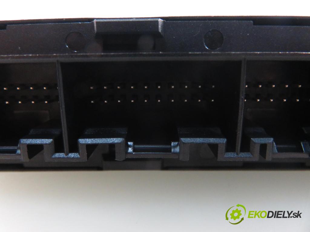 AUDI A4 (8E2, B6) SEDAN 2002 74,00 1.9 TDI PD 101 - AVB 1896,00 MODUL komfortu 8E0959433AE