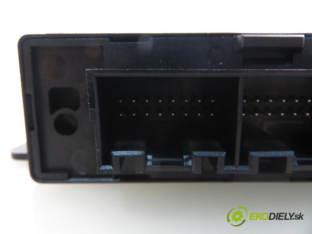 AUDI A4 (8E2, B6) SEDAN 2002 74,00 1.9 TDI PD 101 - AVB 1896,00 MODUL komfortu 8E0959433AE