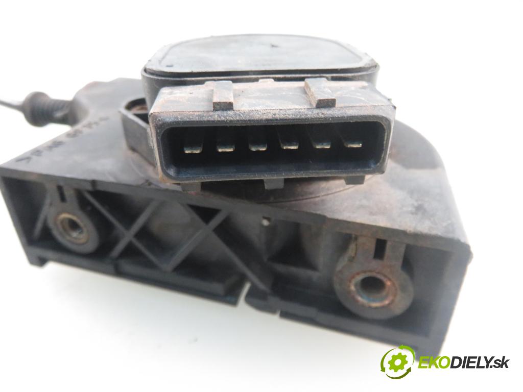 RENAULT SCENIC I (JA0/1_) MINIVAN 2000 79,00 1.6 - K4M 700 1598,00 Potenciometer plynu 7700431918 (Potenciometer plynového pedálu)