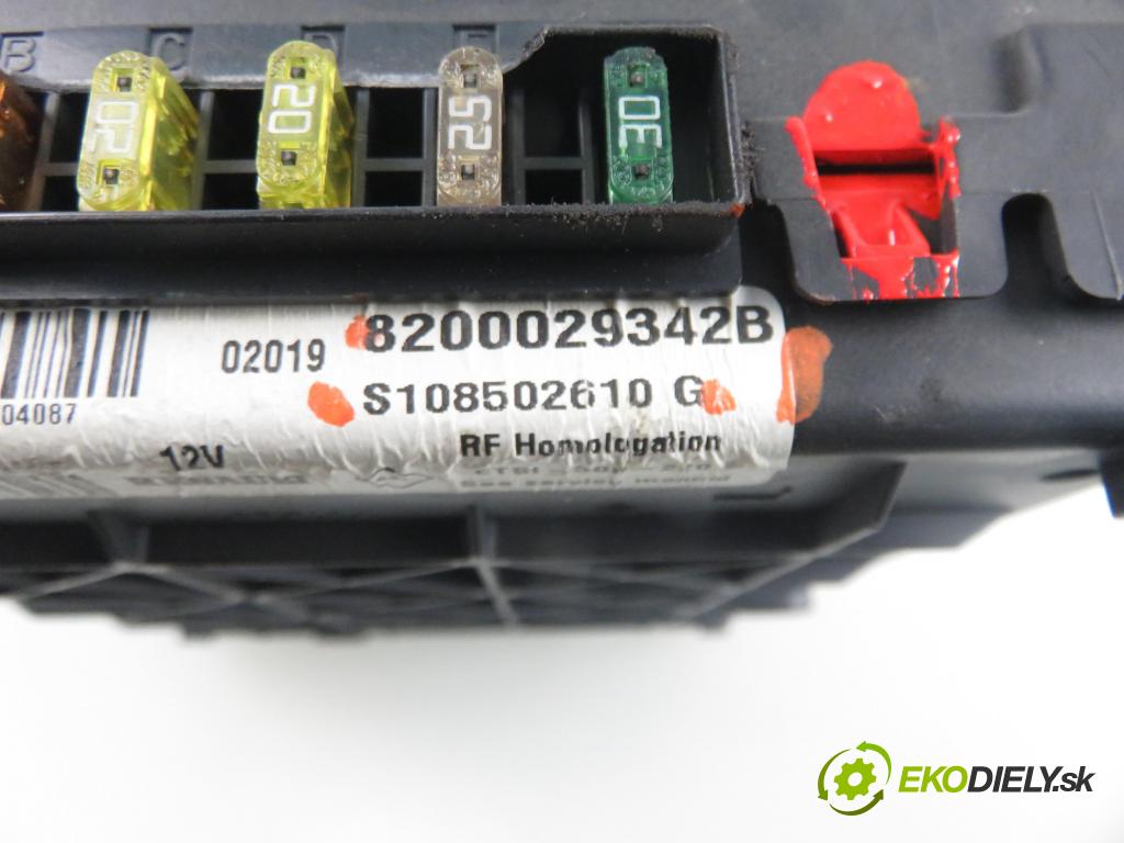 RENAULT SCENIC I (JA0/1_) MINIVAN 2000 79,00 1.6 - K4M 700 1598,00 MODUL BSI 8200029342B ; S108502610G