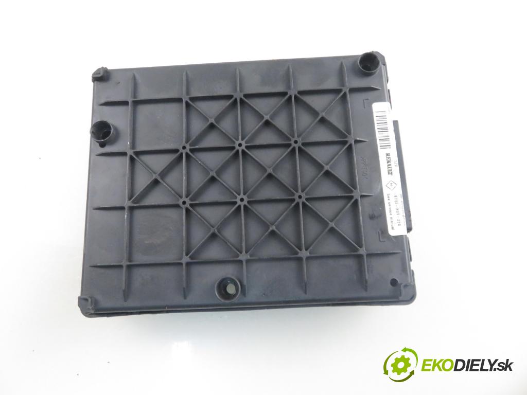 RENAULT SCENIC I (JA0/1_) MINIVAN 2000 79,00 1.6 - K4M 700 1598,00 MODUL BSI 8200029342B ; S108502610G