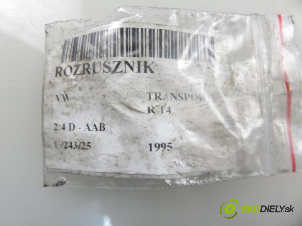 VW TRANSPORTER IV Skrzynia (70XA) BUS 1995 57,00 2.4 D 78 - AAB 2370,00 Štartér S0005 (Štartér)