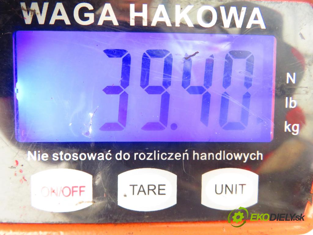 AUDI A3 (8L1) HB 1998 92,00 1.8 - AGN 1781,00 výztuha zadní část ABS
