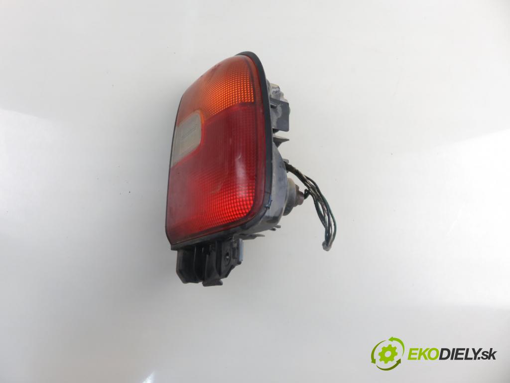 TOYOTA RAV 4 I (_A1_) SUV 1998 95,00 2.0 4WD - 3S-FE 1998,00 Svetlo pravé zadné 