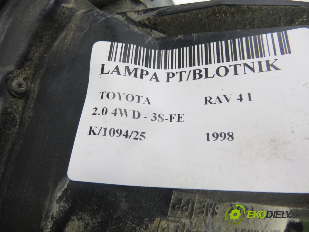 TOYOTA RAV 4 I (_A1_) SUV 1998 95,00 2.0 4WD - 3S-FE 1998,00 Svetlo pravé zadné