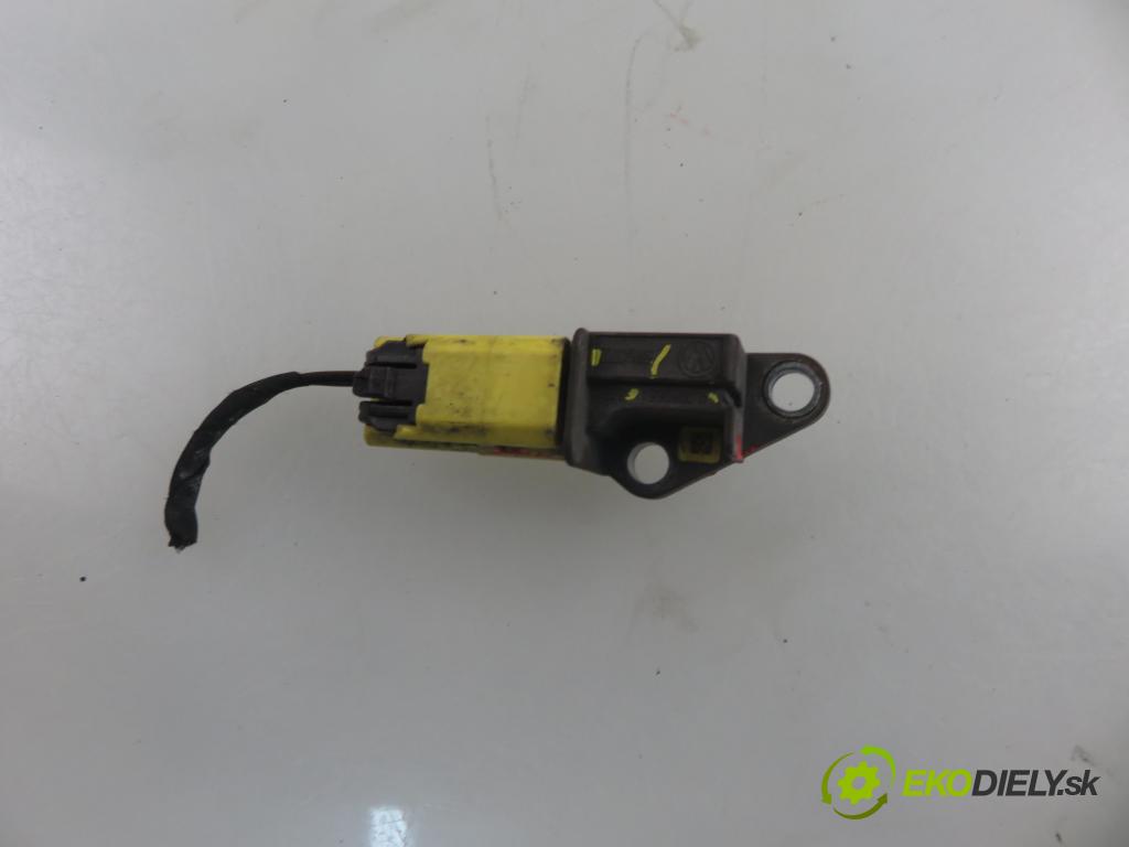 AUDI Q7 (4L) SUV 2007 257,00 4.2 FSI 350 quattro - BAR 4163,00 Snímač nárazu 4L0959651 ; 5WK43722 (Snímač nárazu)