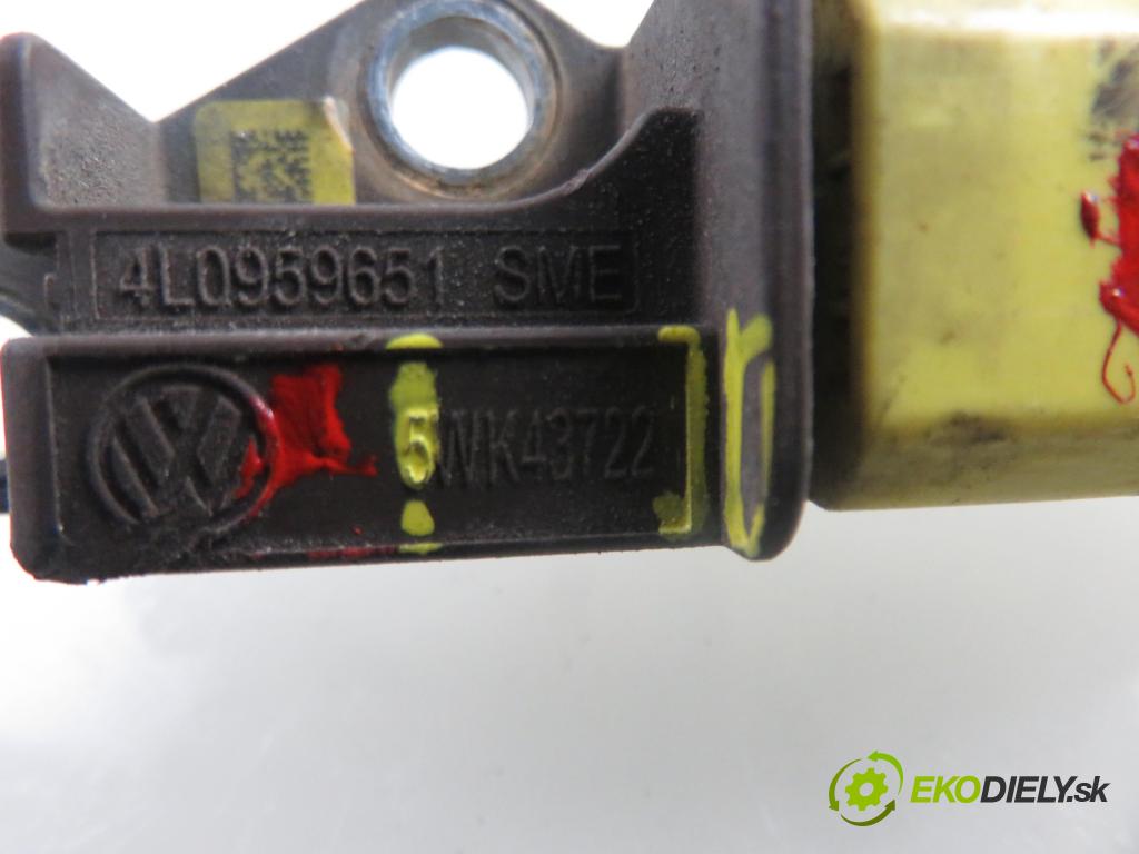 AUDI Q7 (4L) SUV 2007 257,00 4.2 FSI 350 quattro - BAR 4163,00 Snímač nárazu 5WK43722 ; 4L0959651 (Snímač nárazu)