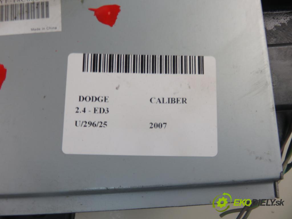 DODGE CALIBER HB 2007 125,00 2.4 DUAL VVT - ED3 2359,00 subwoofer 04672324AC (Audio zariadenie)