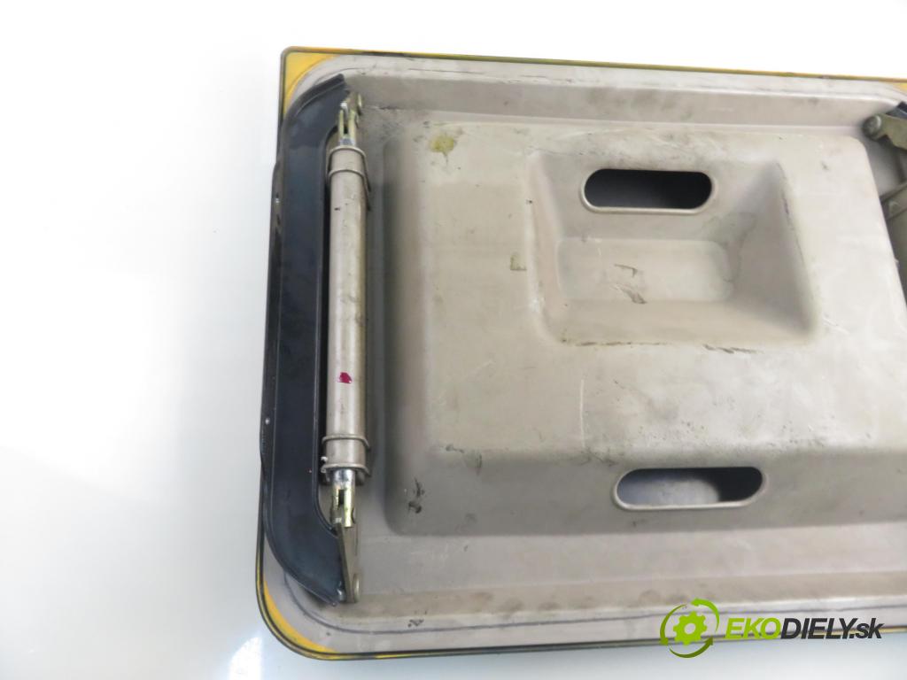 SCANIA R I CIĄGNIK SIODŁOWY 2016 331,00 R450 R6 - DC 13.147 euro6 12742,00 strešné okno 1721364 (Sklo karosérie)