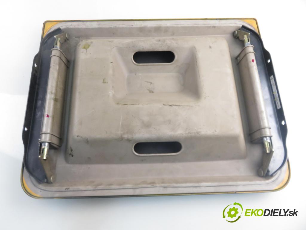 SCANIA R I CIĄGNIK SIODŁOWY 2016 331,00 R450 R6 - DC 13.147 euro6 12742,00 strešné okno 1721364 (Sklo karosérie)