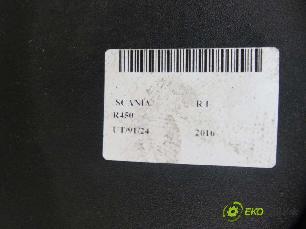 SCANIA R I CIĄGNIK SIODŁOWY 2016 331,00 R450 R6 - DC 13.147 euro6 12742,00 strešné okno 1721364 (Sklo karosérie)