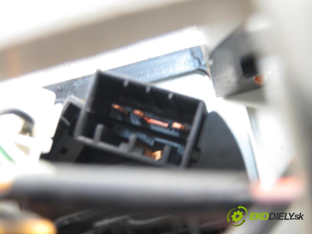 FIAT PUNTO (188_) HB 2005 44,00 1.2 60 - 188 A4.000 1242,00 Panel kúrenia KLIMATIZACE: 151540000