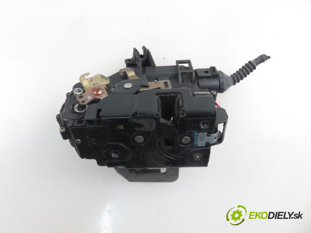 AUDI A4 (8E2, B6) SEDAN 2002 74,00 1.9 TDI PD 101 - AVB 1896,00 zámok 4B1837015G