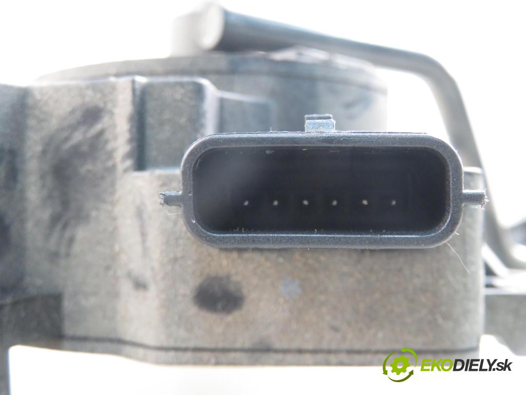 RENAULT SCENIC II (JM0/1_) MINIVAN 2005 83,00 1.6 (JM0C, JM0J, JM1B) - K4M 782 1598,00 Potenciometer plynu 8200159647 (Potenciometer plynového pedálu)