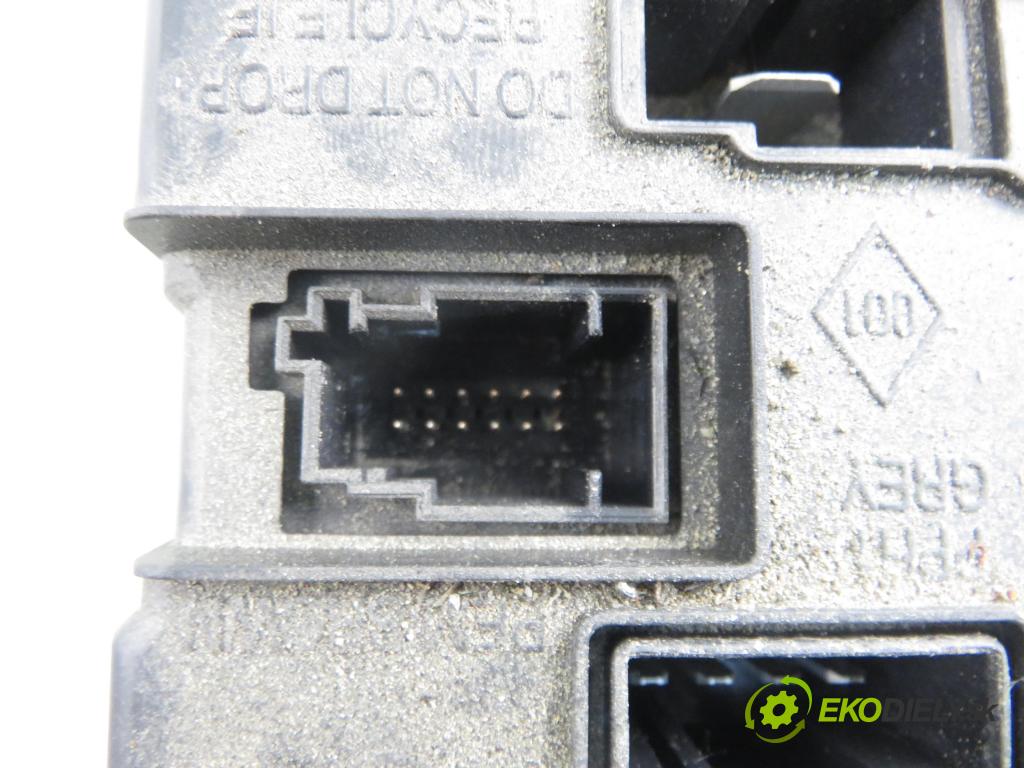 RENAULT SCENIC II (JM0/1_) MINIVAN 2005 83,00 1.6 (JM0C, JM0J, JM1B) - K4M 782 1598,00 MODUL BSI 8200306032C