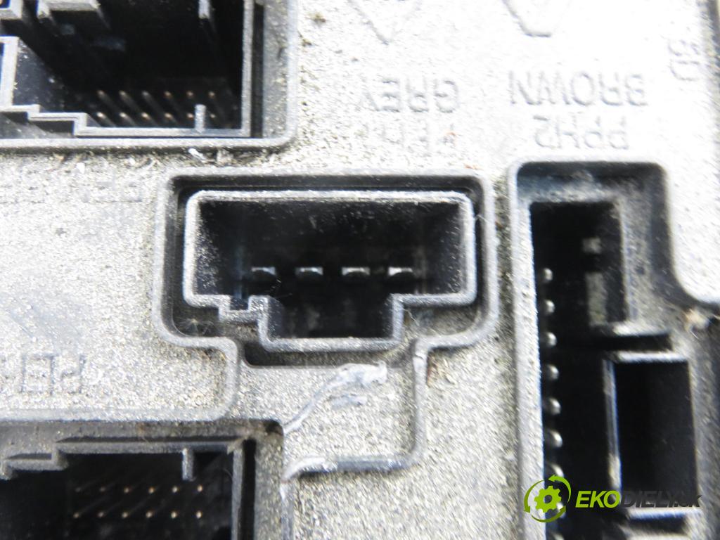 RENAULT SCENIC II (JM0/1_) MINIVAN 2005 83,00 1.6 (JM0C, JM0J, JM1B) - K4M 782 1598,00 MODUL BSI 8200306032C