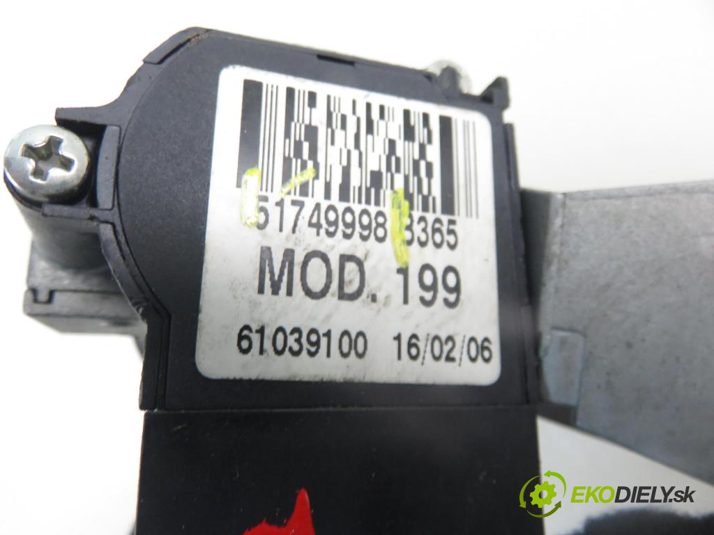 FIAT GRANDE PUNTO (199_) HB 2006 66,00 1.3 D Multijet 90 - 199 A3.000 1248,00 spinačka 51749998 (Spínacia skrinka)