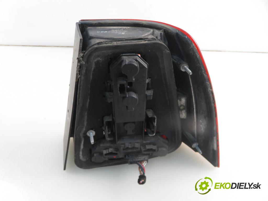 VW BORA (1J2) SEDAN 1999 85,00 2 - APK 1984,00 světlo levé zadní