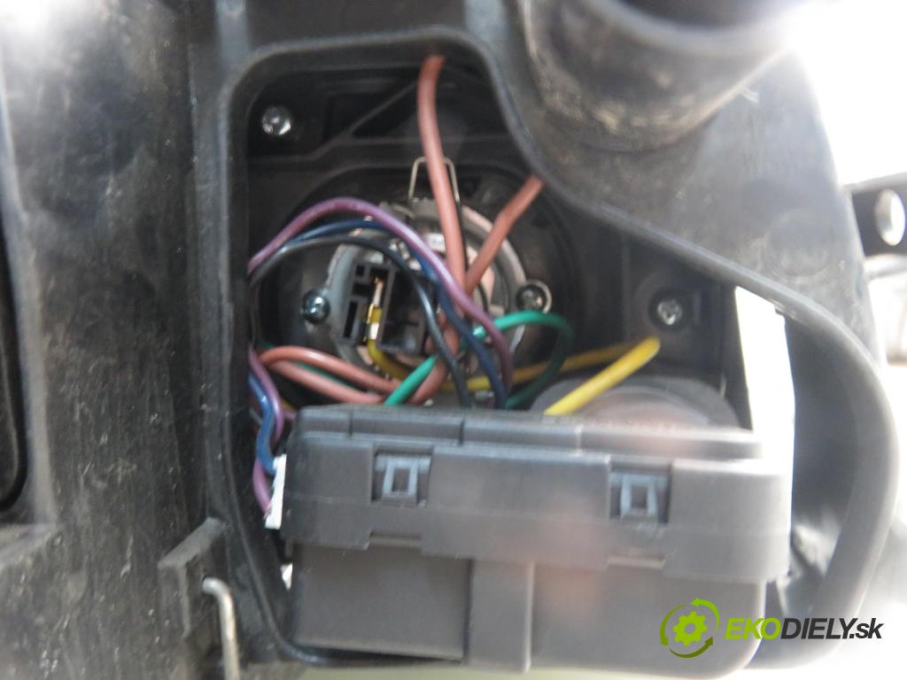 AUDI A4 (8E2, B6) SEDAN 2002 74,00 1.9 TDI PD 101 - AVB 1896,00 Svetlo LP