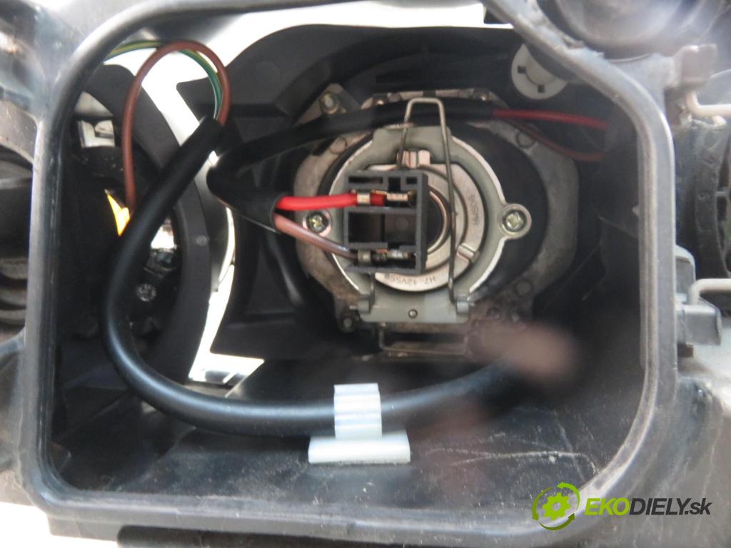 AUDI A4 (8E2, B6) SEDAN 2002 74,00 1.9 TDI PD 101 - AVB 1896,00 Svetlo LP