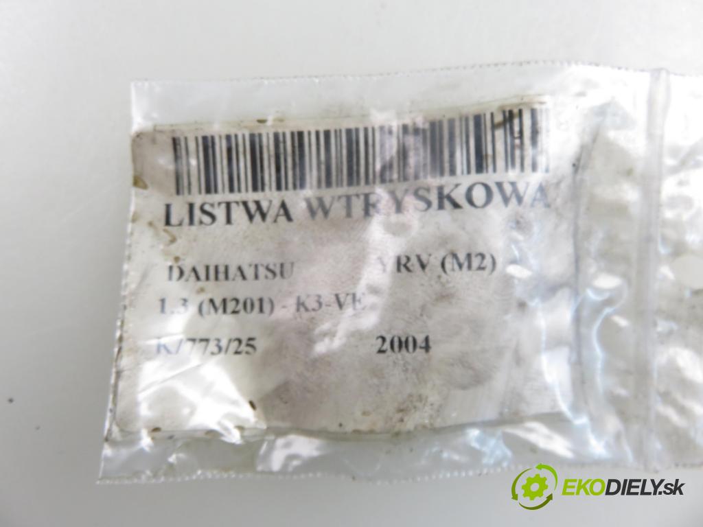 DAIHATSU YRV (M2) HB 2004 64,00 1.3 (M201) 87 - K3-VE 1298,00 Lišta vstrekovacia 2325097401 (Vstrekovacia lišta)