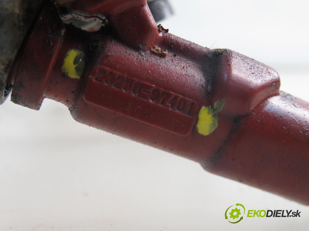 DAIHATSU YRV (M2) HB 2004 64,00 1.3 (M201) 87 - K3-VE 1298,00 Lišta vstrekovacia 2325097401 (Vstrekovacia lišta)