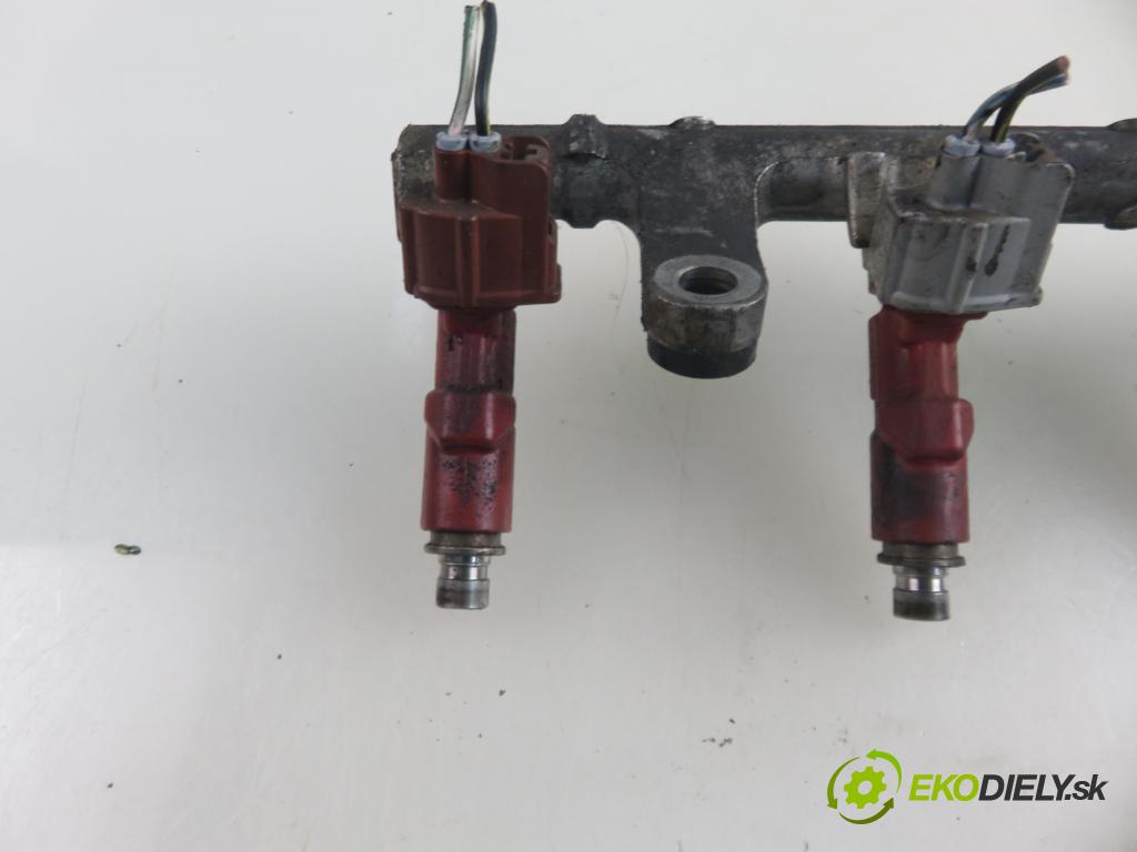 DAIHATSU YRV (M2) HB 2004 64,00 1.3 (M201) 87 - K3-VE 1298,00 Lišta vstrekovacia 2325097401 (Vstrekovacia lišta)