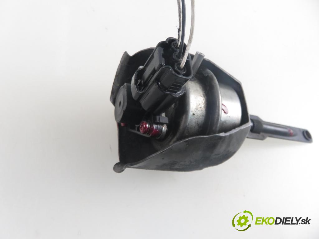 CITROEN C4 I (LC_) HB 2006 80,00 1.6 HDi - 9HY (DV6TED4) 1560,00 nastavovač turba 7242941 (Motorek ostatní)