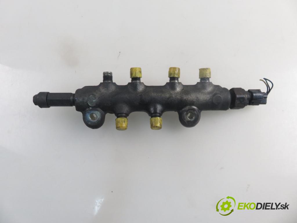 MAZDA 5 (CR19) MINIVAN 2006 105,00 2.0 MZR-CD 143 - RF7J 1998,00 Lišta vstrekovacia  (Vstrekovacia lišta)