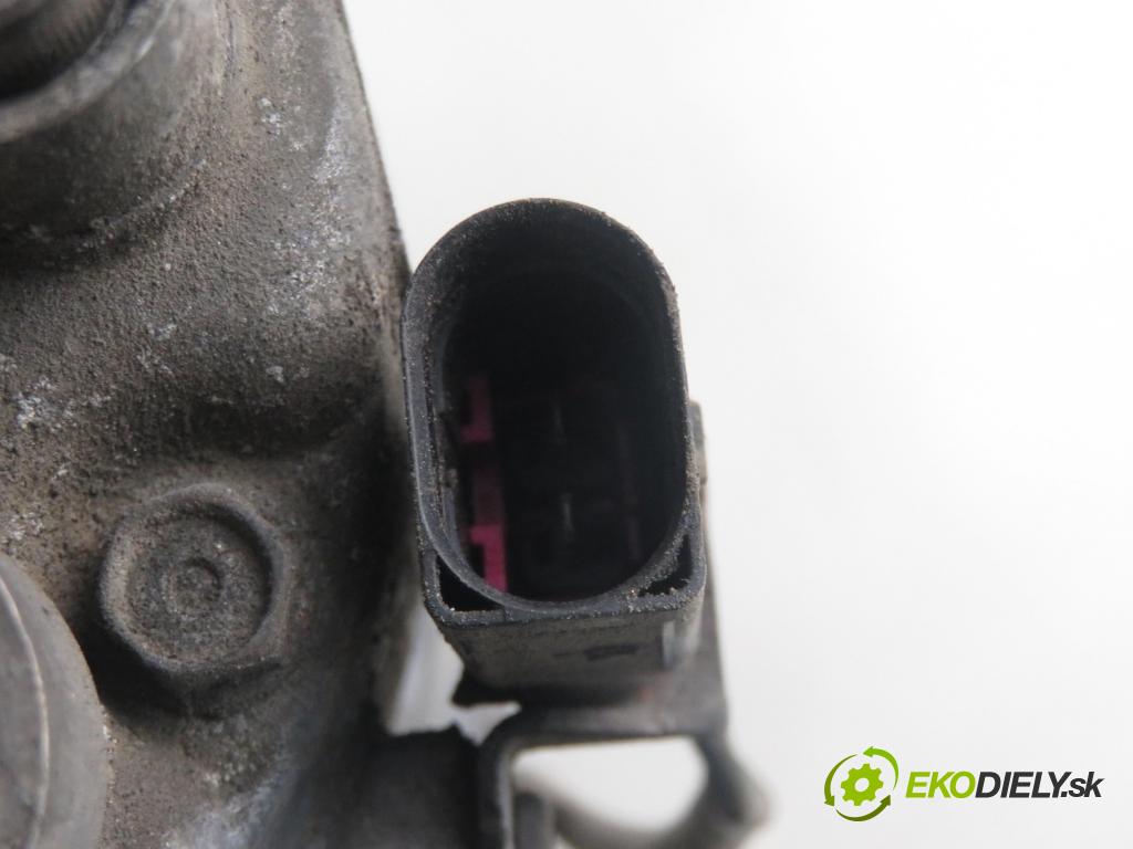 VW BORA (1J2) SEDAN 1999 85,00 2 - APK 1984,00 KOMPRESOR: klimatizácie 1J0820803F (Kompresor klimatizácie)