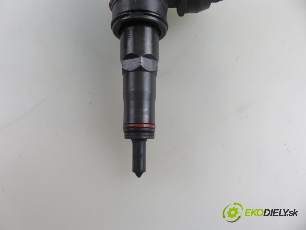 VW TOURAN (1T1, 1T2) MINIVAN 2003 74,00 1.9 TDI PD 100 - AVQ 1896,00 Vstrekovač 038130073AG (Vstrekovač paliva)