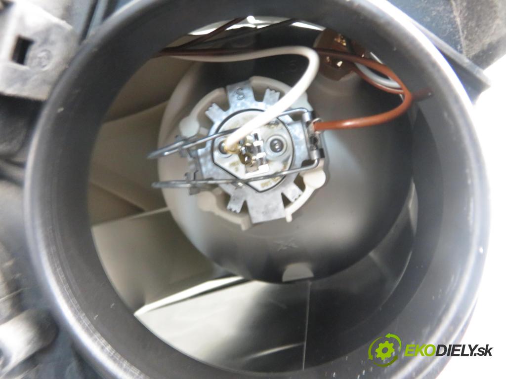 VW POLO (9N_) HB 2002 47,00 1.2 12V 64 - AZQ 1198,00 Svetlo LP 0301190201