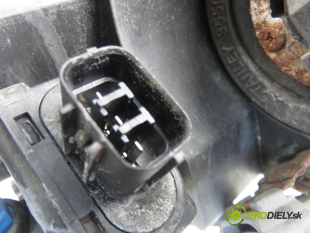MAZDA 5 (CR19) VAN 2006 105,00 2.0 MZR-CD 143 - RF7J 1998,00 Svetlo LP
