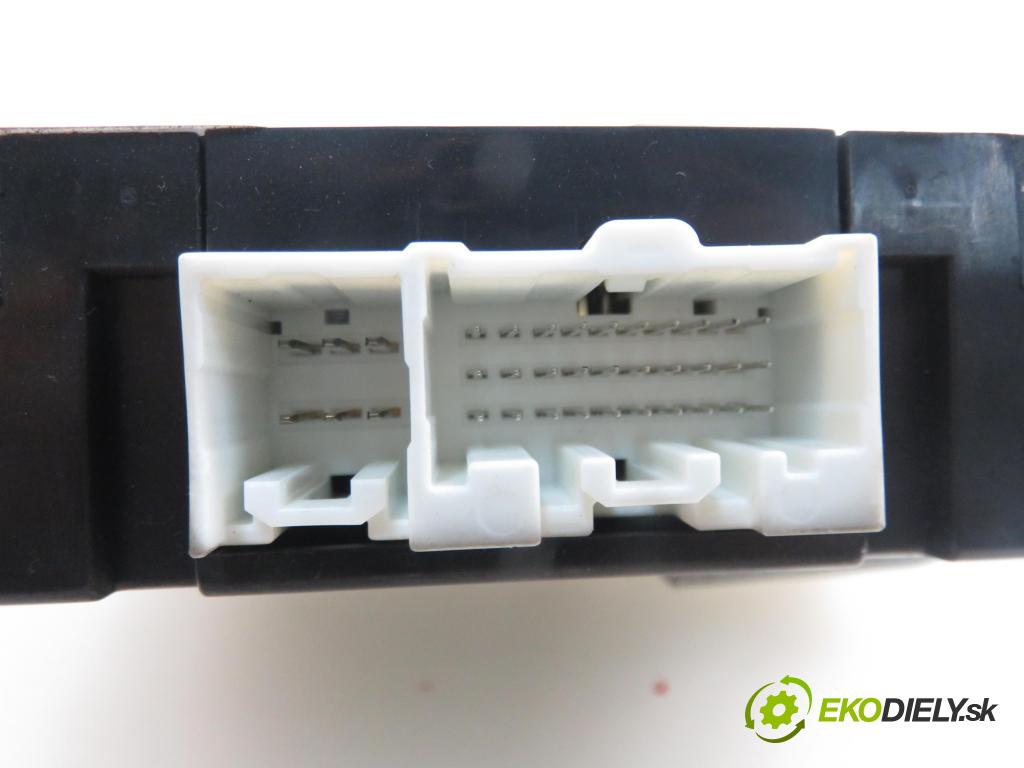 MAZDA 5 (CR19) VAN 2006 105,00 2.0 MZR-CD 143 - RF7J 1998,00 MODUL BSI CC2967560C