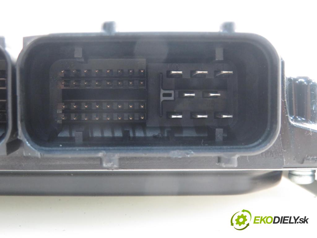 MAZDA 5 (CR19) VAN 2006 105,00 2.0 MZR-CD 143 - RF7J 1998,00 Riadiaca jednotka Motor 2758006680