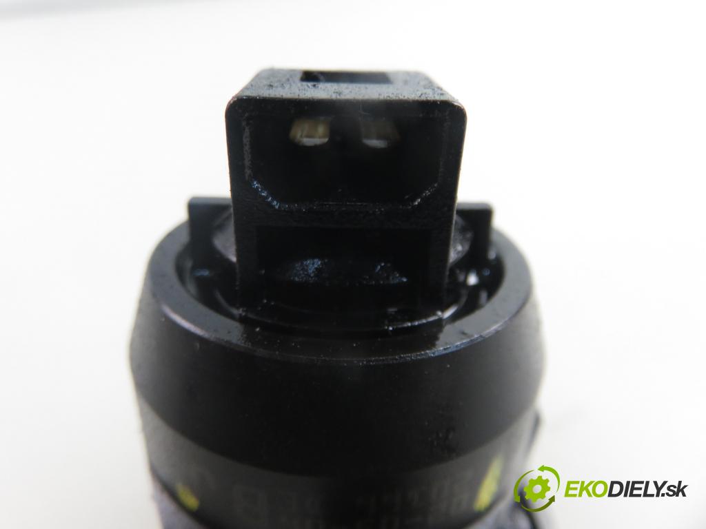 VW PASSAT B5 (3B2) SEDAN 1999 74,00 1.9 TDI - AVB 1896,00 Vstrekovač 045130073T ; 0414720035 (Vstrekovač paliva)