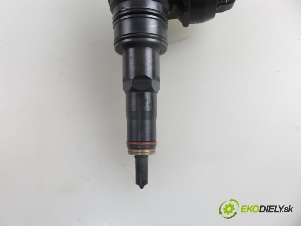 VW PASSAT B5 (3B2) SEDAN 1999 74,00 1.9 TDI - AVB 1896,00 Vstrekovač 045130073T ; 0414720035 (Vstrekovač paliva)