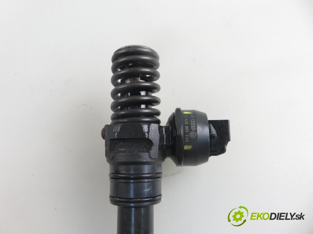 VW PASSAT B5 (3B2) SEDAN 1999 74,00 1.9 TDI - AVB 1896,00 Vstrekovač 045130073T ; 0414720035 (Vstrekovač paliva)