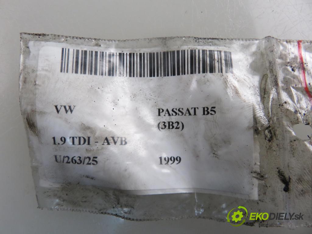 VW PASSAT B5 (3B2) SEDAN 1999 74,00 1.9 TDI - AVB 1896,00 Vstrekovač 045130073T ; 0414720035 (Vstrekovač paliva)