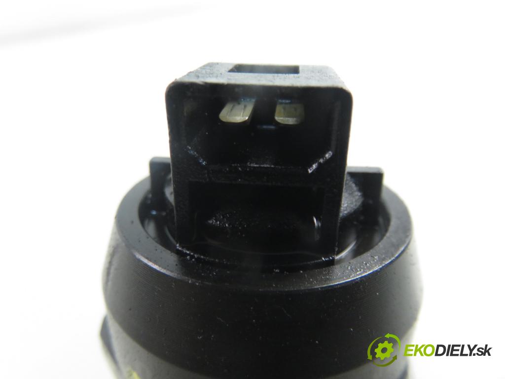 VW PASSAT B5 (3B2) SEDAN 1999 74,00 1.9 TDI - AVB 1896,00 Vstrekovač 045130073T ; 0414720035 (Vstrekovač paliva)