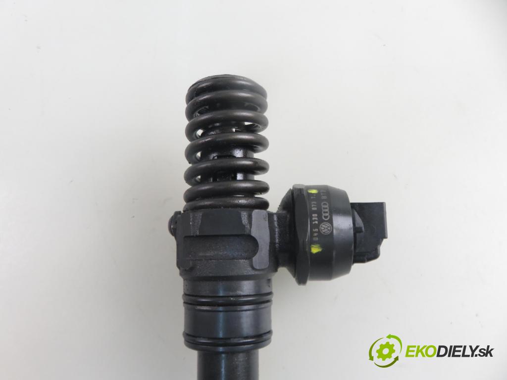 VW PASSAT B5 (3B2) SEDAN 1999 74,00 1.9 TDI - AVB 1896,00 Vstrekovač 045130073T ; 0414720035 (Vstrekovač paliva)