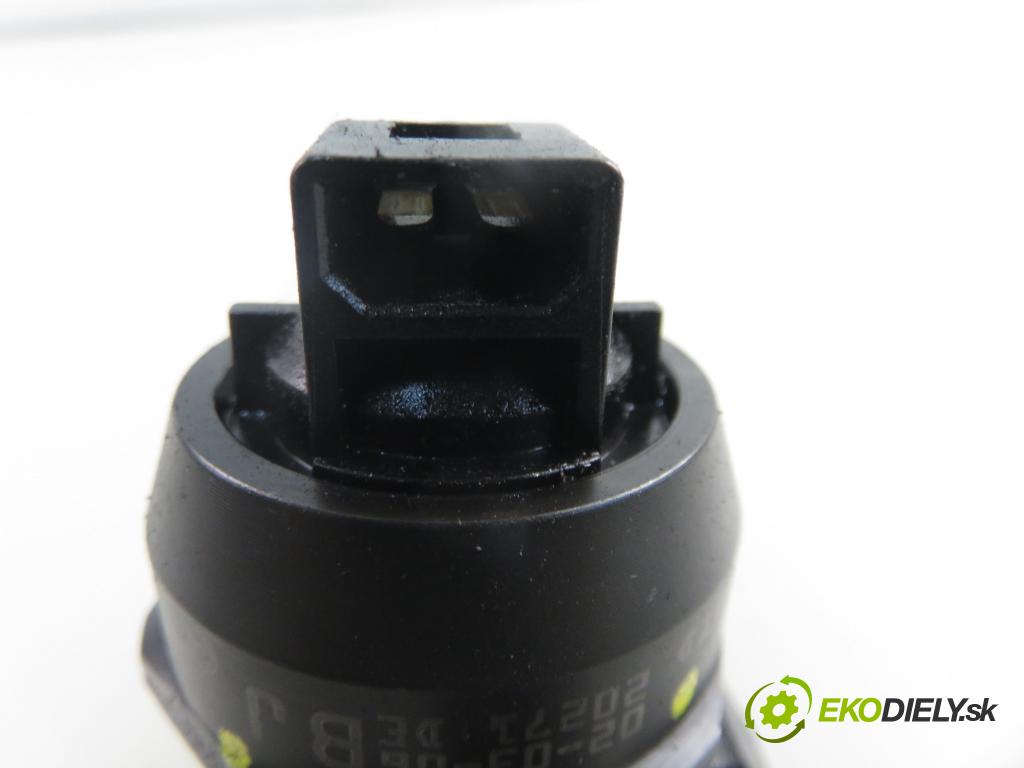 VW PASSAT B5 (3B2) SEDAN 1999 74,00 1.9 TDI - AVB 1896,00 Vstrekovač 045130073T ; 0414720035 (Vstrekovač paliva)