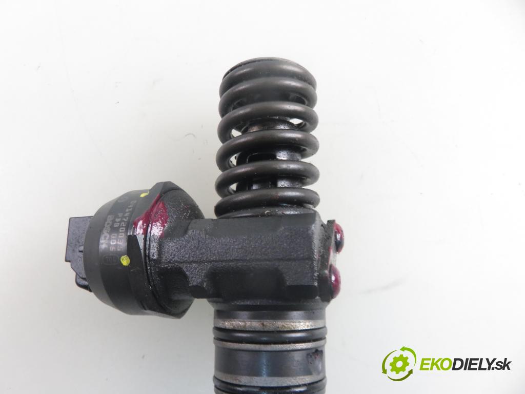 VW PASSAT B5 (3B2) SEDAN 1999 74,00 1.9 TDI - AVB 1896,00 Vstrekovač 045130073T ; 0414720035 (Vstrekovač paliva)