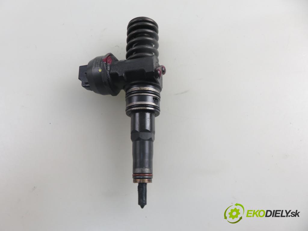 VW PASSAT B5 (3B2) SEDAN 1999 74,00 1.9 TDI - AVB 1896,00 Vstrekovač 045130073T ; 0414720035 (Vstrekovač paliva)