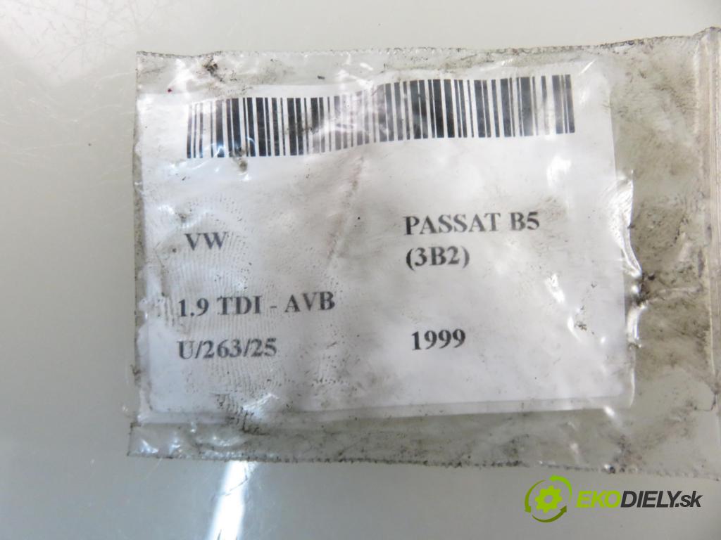 VW PASSAT B5 (3B2) SEDAN 1999 74,00 1.9 TDI - AVB 1896,00 Vstrekovač 045130073T ; 0414720035 (Vstrekovač paliva)