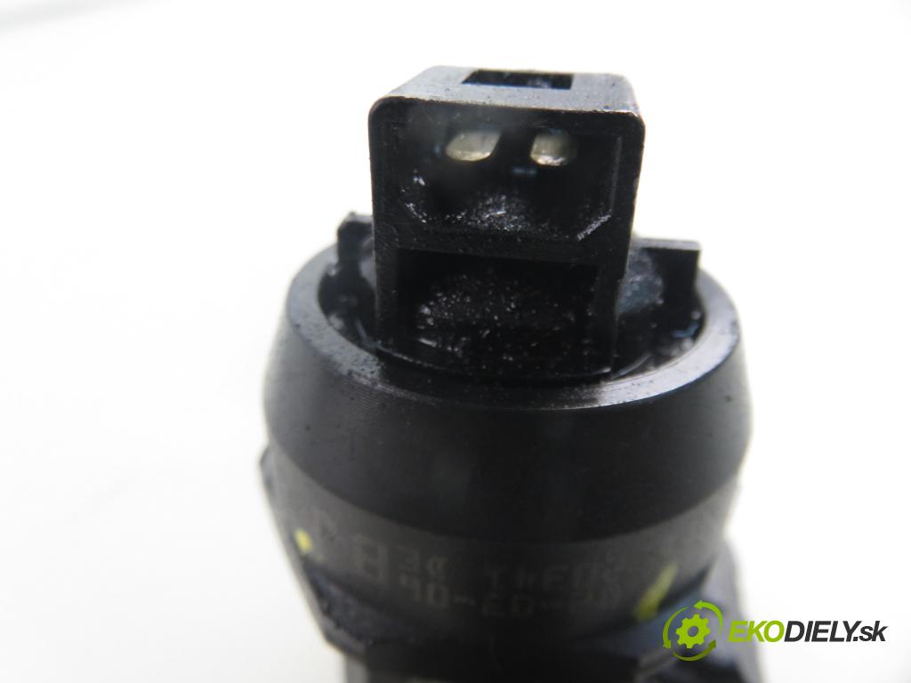 VW PASSAT B5 (3B2) SEDAN 1999 74,00 1.9 TDI - AVB 1896,00 Vstrekovač 045130073T ; 0414720035 (Vstrekovač paliva)