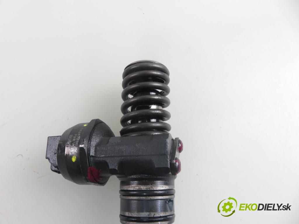 VW PASSAT B5 (3B2) SEDAN 1999 74,00 1.9 TDI - AVB 1896,00 Vstrekovač 045130073T ; 0414720035 (Vstrekovač paliva)